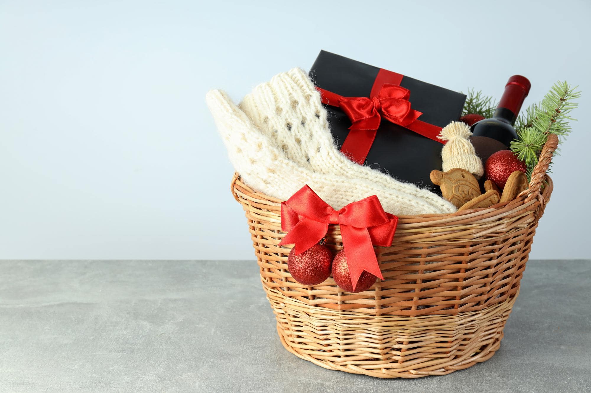 You are currently viewing 20+ Gift Basket Ideas for Every Type of Person on Your List