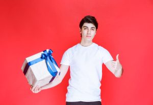 Read more about the article Level Up His Birthday with These Awesome Gift Ideas for 18 Year Old Boys
