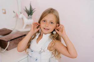 Read more about the article 3 Reasons To Buy Children’s Jewelry Online